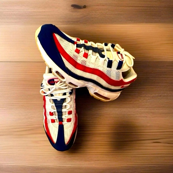 Nike Air Max 95
White Deep Royal Blue Gym Red - Picture 2 of 8